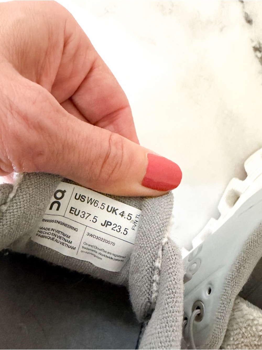 On Cloud Women’s Cloud 5 Sneakers in Terry/Glacier White - Picture 6 of 14